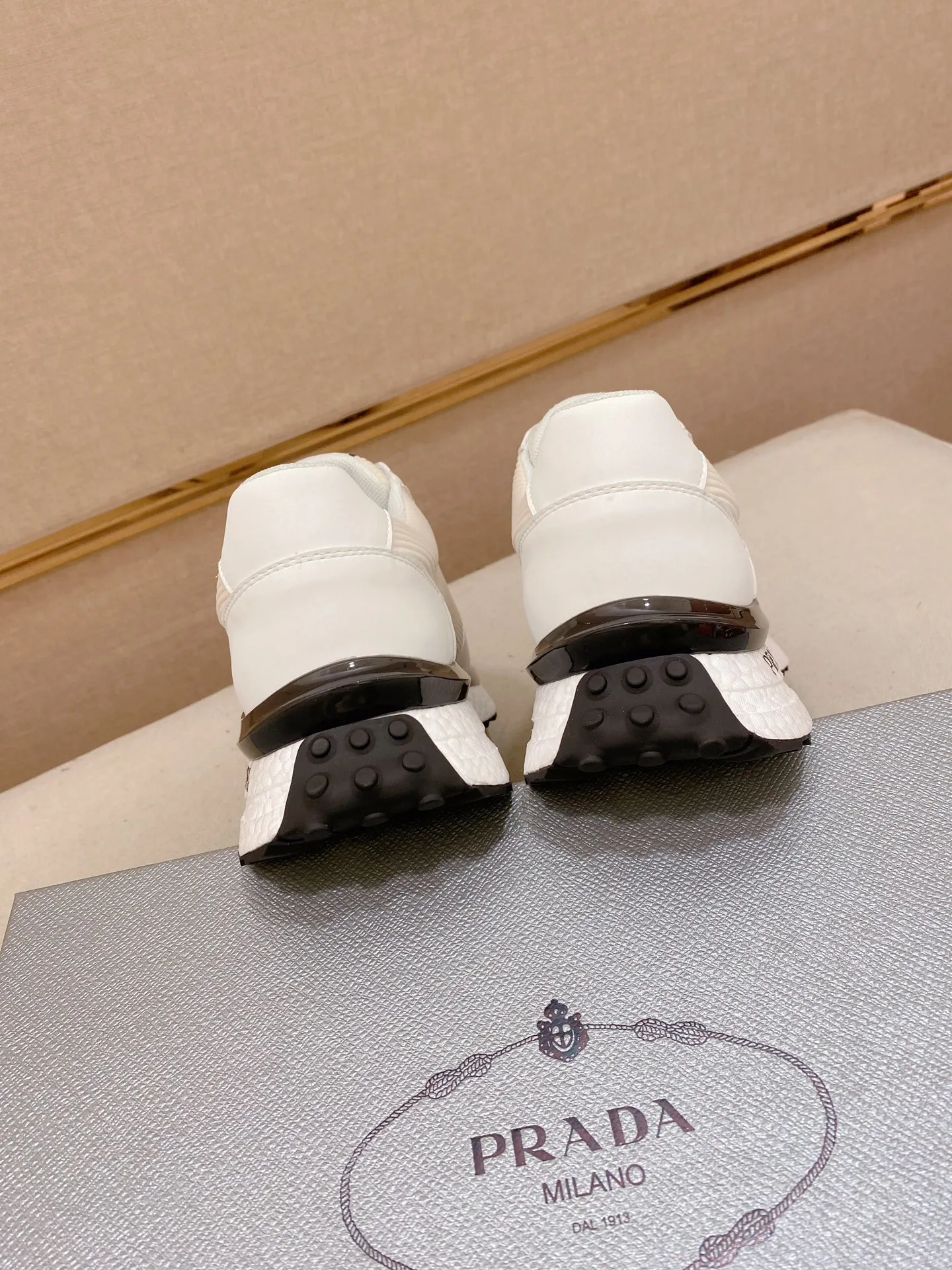Men's shoes 💰: 462💰 [Prada～Prada] Trendy new styles are on the market. Same style as the official website. Counter quality. Original version. [Strong] [Strong] Imported selected first-layer cowhide. Comfortable and breathable sheepskin lining, fine workmanship, upper layer made of 100% pure cowhide, original last shape, comfortable on the feet, shoe sizes 38 to 44